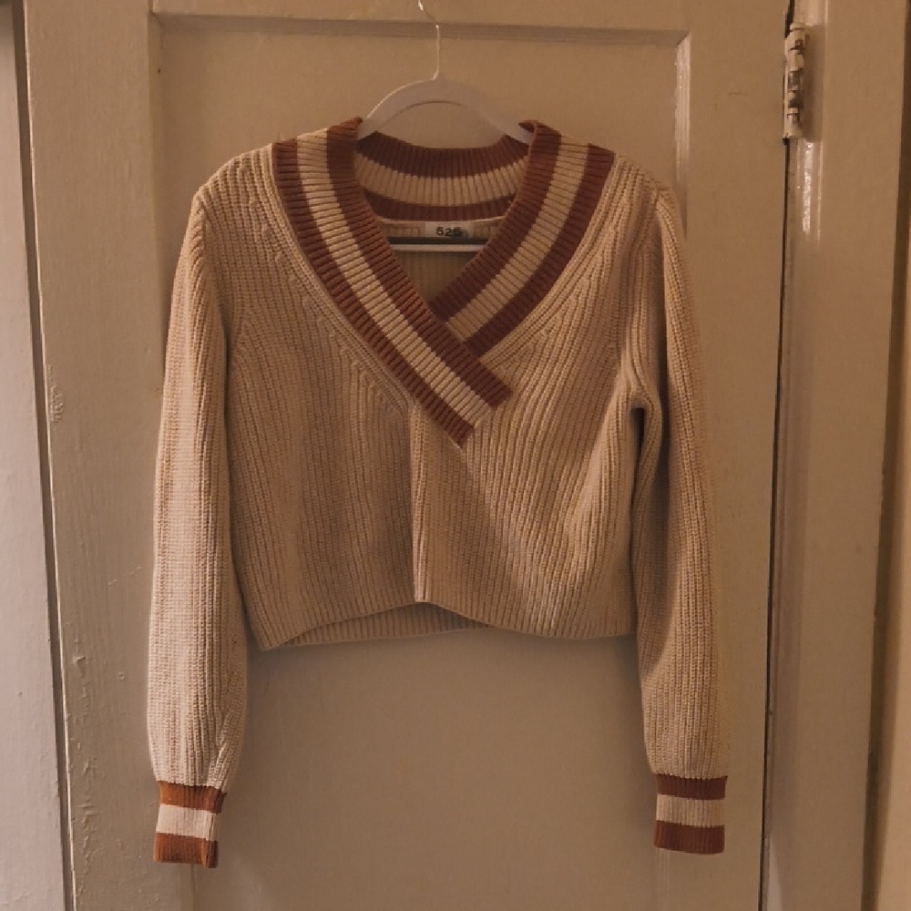 525 America V-Neck Sweater in Cream and Brown